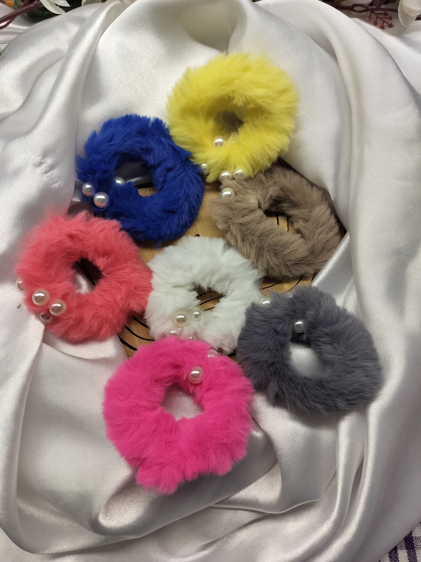 Bubbly Mini Furry Pearl Scrunchies