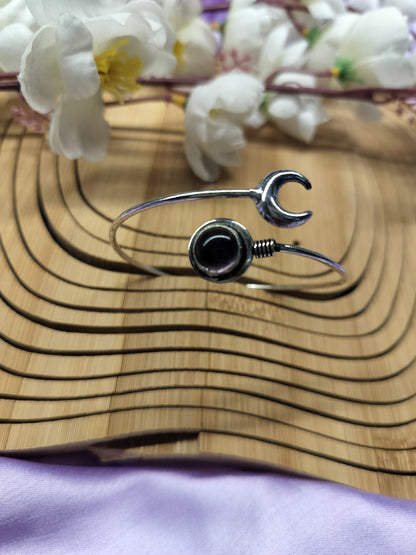 Single Layer Silver Oxidised Bracelet With Classy Stone