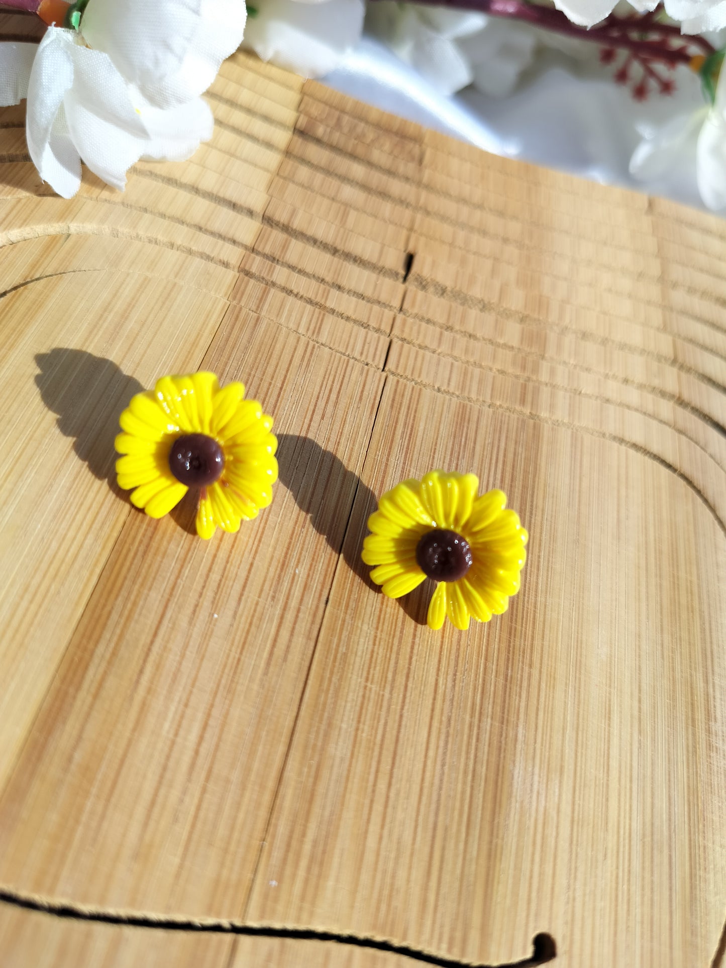 Daisy Messy Studs