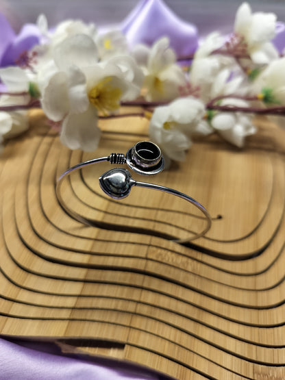 Single Layer Silver Oxidised Bracelet With Classy Stone